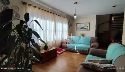 Casa à venda em Atibaia-SP: 2 quartos, 2 salas e 2 vagas de garagem em Alvinópolis - 132m² de área.
