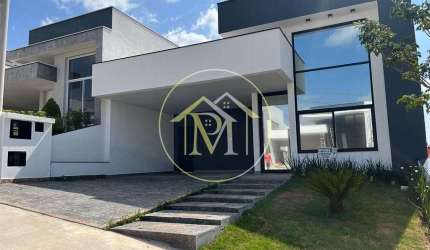 CASA EM CONDOMINIO COM TRES SUÍTES