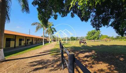 Maravilhoso Haras de 20.000m2 localizado em Salto-SP a venda por 3.500.000,00