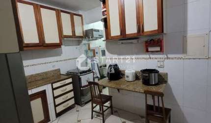 Oportunidade incrível: Cobertura com 3 quartos sendo 1 suíte, 2 vagas de garagem, piscina, sauna e