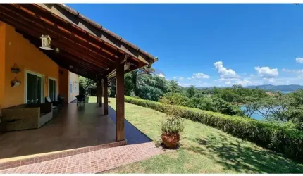 Chácara em Igaratá à venda 7 suítes com vista para Represa de Igaratá