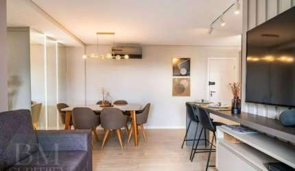Apartamento semimobiliado com 2 dormitórios, sendo uma suíte à venda, por R$ 849.000 - Agua Verde - Curitiba/PR