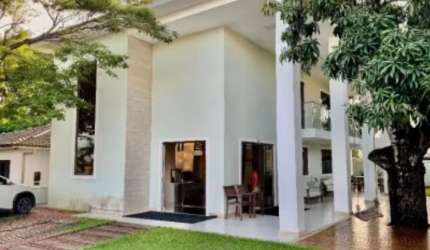 Excelente oportunidade -  casa 5/4 no condomínio Maanain