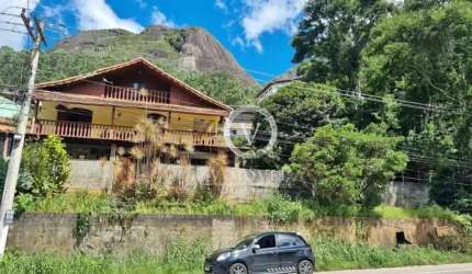 Oportunidade Imperdível em Córrego Dantas: 2 Casas à Venda!