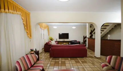 Casa de vila para venda com 5 quartos, sendo 2 suítes, 310m²