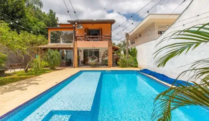 Sobrado para venda com 4 quartos, sendo 2 suítes, 454m²