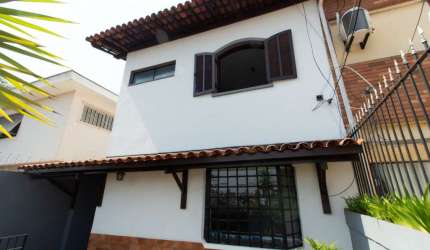 Casa tipo para venda com 3 quartos, 191m²