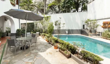 Casa tipo para venda com 5 quartos, sendo 3 suítes, 465m²