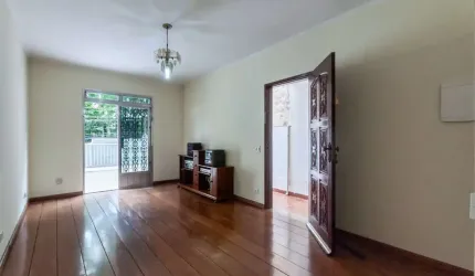 Sobrado para venda com 3 quartos, sendo 1 suíte, 180m²