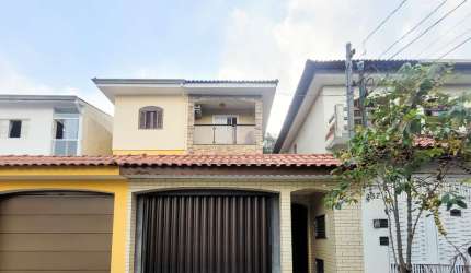 Sobrado para venda com 3 quartos, sendo 1 suíte, 224m²