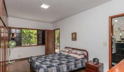 Casa de vila para venda com 5 quartos, sendo 3 suítes, 230m²