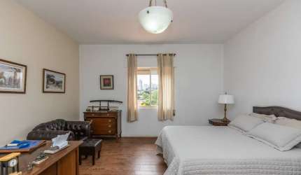 Casa tipo para venda com 3 quartos, 379m²