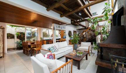 Casa tipo para venda com 4 quartos, sendo 4 suítes, 326m²