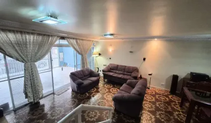 Sobrado para venda com 3 quartos, sendo 1 suíte, 250m²