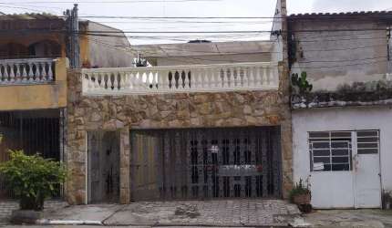 Sobrado para venda com 3 quartos, sendo 2 suítes, 174m²