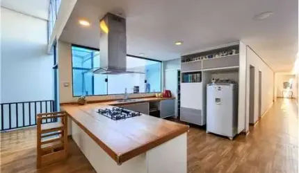 Casa tipo para venda com 6 quartos, sendo 1 suíte, 370m²