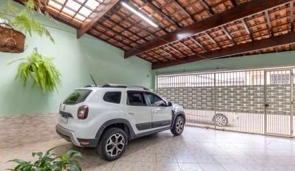 Sobrado para venda com 3 quartos, sendo 1 suíte, 135m²