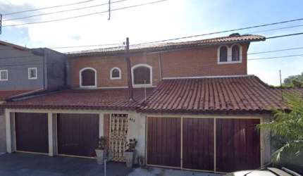 Sobrado para venda com 7 quartos, sendo 3 suítes, 270m²