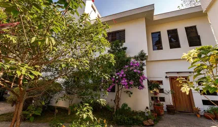 Casa tipo para venda com 4 quartos, sendo 4 suítes, 459m²