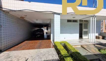 Casa 3 quartos, com 1 barracão e 1 kitnet no Bairro Paraíso.