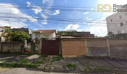 Casa em lote de esquina com 22m de frente no Bairro Esplanada