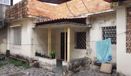 Casa e Barracão entrada independente com 360m²