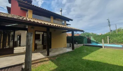 Ampla casa de 3 dormitórios sendo 1 suíte para aluguel no Rio Tavares - Florianopolis SC