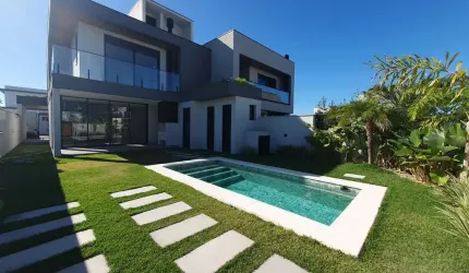 Casa com 3 suítes, sendo 1 suíte no térreo, Lagoa da Conceição - Florianópolis/SC