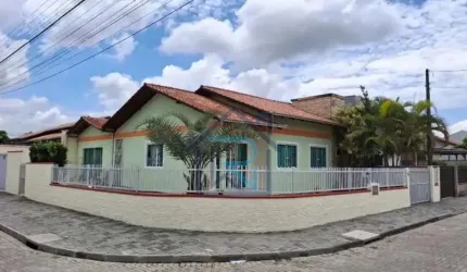 Casa Semi Mobiliada no Jardim Iririú