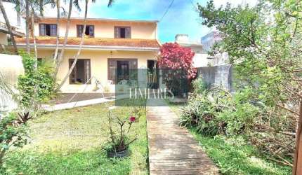 Casa  no bairro Carianos próximo a ressacada
