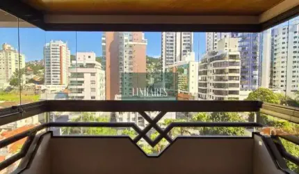 Apartamento à venda no Country Club, situado na avenida Beira Mar.