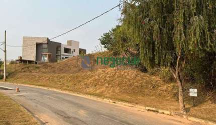 Lote no condomínio Valle da Serra