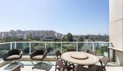 Apartamento 186 metros com pé direito duplo no living e varanda 3 suítes e 4 vagas Panamby