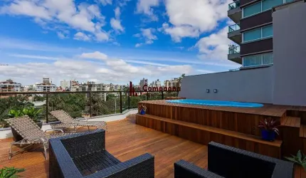Cobertura com piscina em frente a praça da Encol no bairro Bela vista.