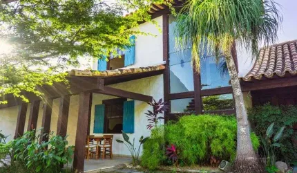 Casa de alto luxo em condomínio para venda com canal navegável em São Bento - Cabo Frio - RJ