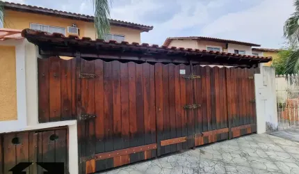 Casa de 2 Quartos em Condomínio Fechado