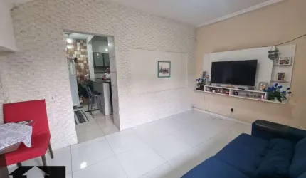 Excelente casa em Pequeno Condomínio