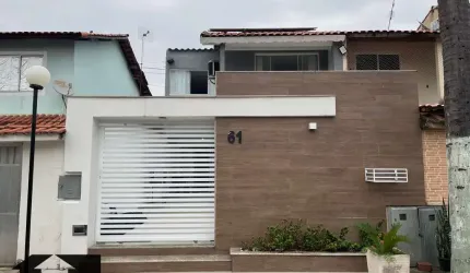 Linda Casa de 3 Quartos com Piscina em Condomínio