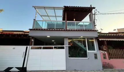 Belíssima Casa de 3 Quartos em condomínio Fechado