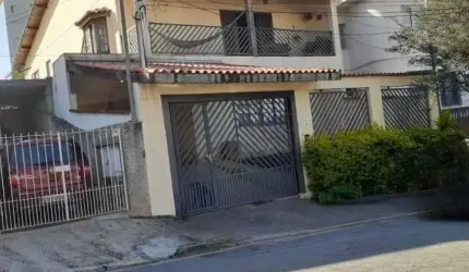 Casa a venda no Jaguare em rua tranquila