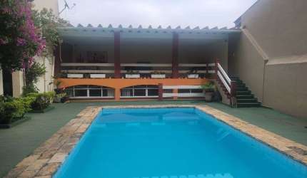 Sobrado a venda no Jardim Adalgisa com piscina!