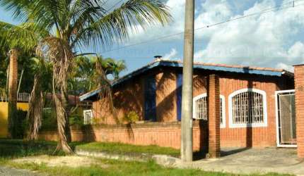 Casa de alto padrao com 3 suites e area de lazer completa em Santana de Parnaiba
