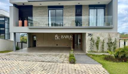 Casa 4 suítes com 420 m2 de área construída no condomínio Alphaville