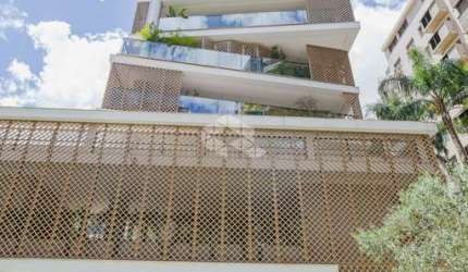 Apartamento com 3 suítes, living  para 4 ambientes integrados à sacada,