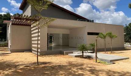 Casa à venda, Aldeia dos Camarás, em condomínio, com 03 suites, lavabo sala com pé direito alto em