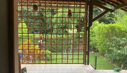 Casa para venda e locação em Aldeia , com 06 quartos, terraço em l , sala para 03 ambientes e jardi
