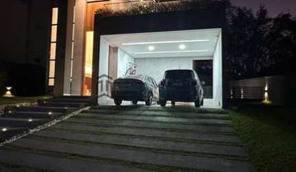 Casa à venda com 298m², 04 dormitórios, sendo 01 suíte master com closet, Varanda, escritório, 2 va