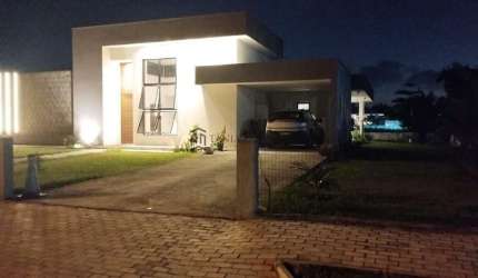 Casa à venda com 240m², 04 dormitórios sendo 3 suítes, 01 com closet, área gourmet,  Aldeia dos Cam