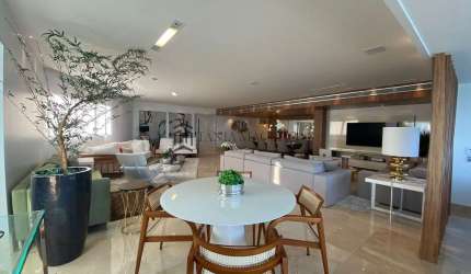 Apartamento à venda com 380m2, 4 
dormitórios sendo 4 suítes (1 master com closet e banheira) e 4 v