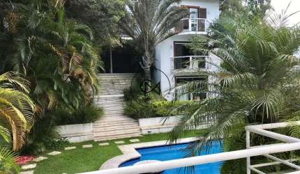 Casa espaçosa à venda com 695m² no Alto da Boa Vista com 4 suítes e 4 vagas!
